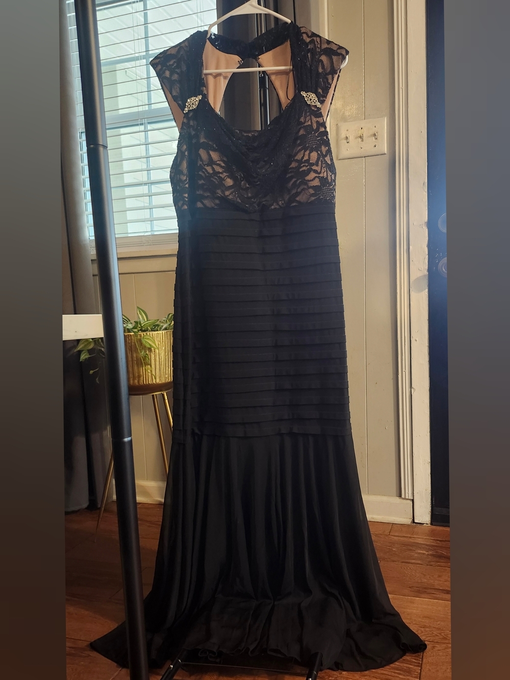 R&M Richards Elegant Black Lace Evening Gown - Women